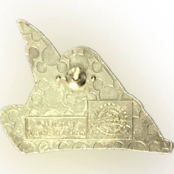 2 for $10 Disney Trading Pin Pinocchios Hat EUC - Picture 2 of 2